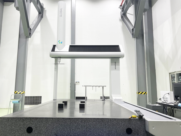 GLOBAL E/F/FF medium size series three coordinate measuring machine